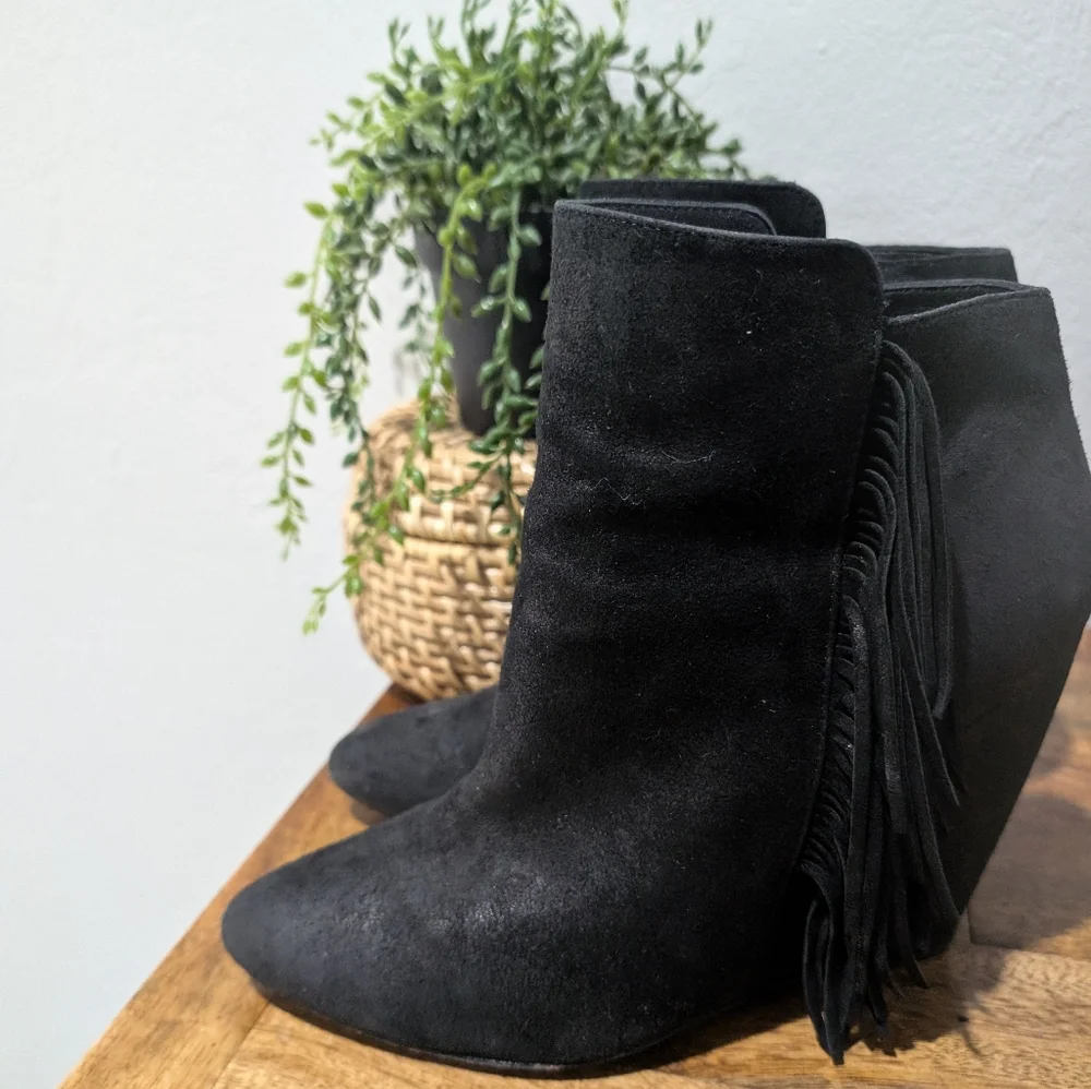 Charles David Bootie 7.5 Black‎ Suede Fringe Cowgirl Western Rocker Grunge Wedge